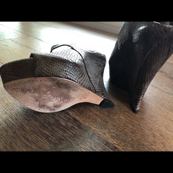Alice & Olivia snake wedge - Picture 5 of 5